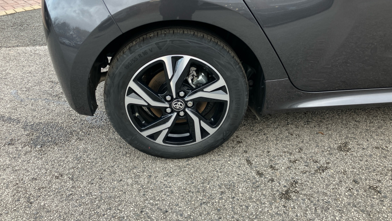 Toyota Yaris 1.5 Hybrid Design 5dr CVT Hybrid Hatchback